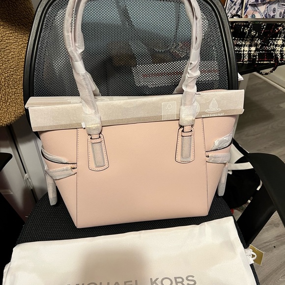 NWT- Large Michael Kors Blush Pink Tote Bag. Comes with a Dust bag and gift box - Picture 2 of 6